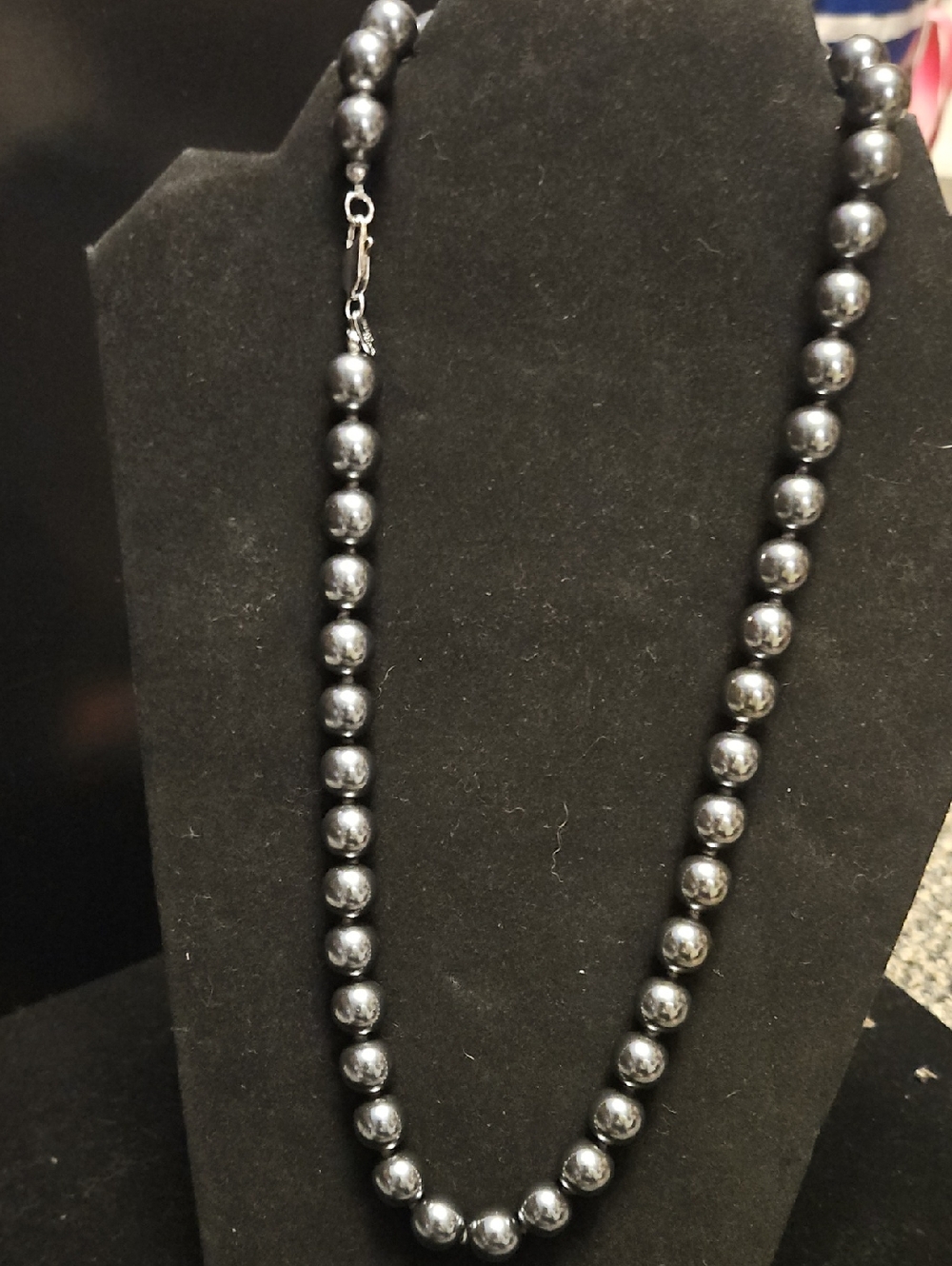 Vintage Ellen Kiam Black Smooth Pearl-like Beaded Necklace 24 Inch
